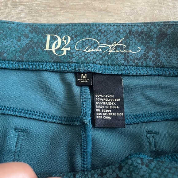 DG2 Diane Gilman pull on pants snake print Fitted SZ M - Picture 6 of 8